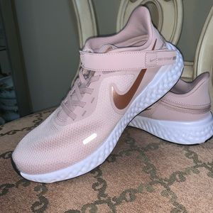 WOMENS NIKE SNEAKERS NEW MANY SIZES
